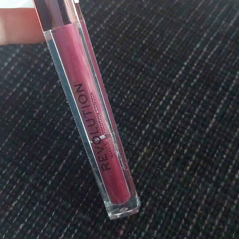 New makeup‎ revolution lip vinyl black forest